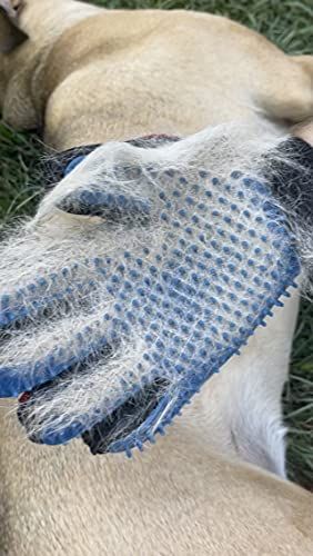 Deshedding gloves